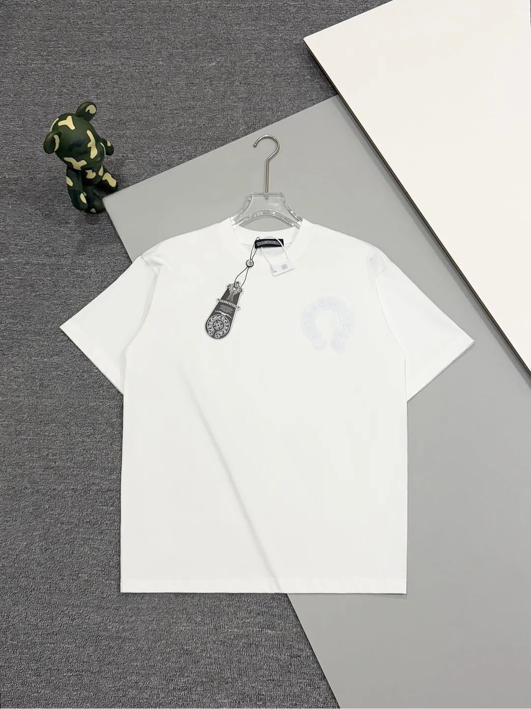 🅿️200 [High quality] Chrome hearts ss25 new first release latest short-sleeved round neck t-shirt, high-end customization, avant-garde and fashionable design! The front and rear panels of the brand logo are designed with heavy craftsmanship of burnt appliqué, ten rivets and one hundred thousand needle embroidery. High-end customized 280g fabric. Soft to the touch. Comfortable to wear. Exquisite stitching. Fine workmanship. The upper body effect is incomparably handsome! Same style for men and women, color: white, black size: S to xL